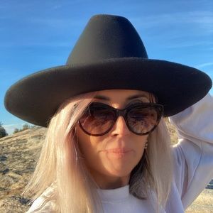 Cowboy hat. Black felt Eddy bros.